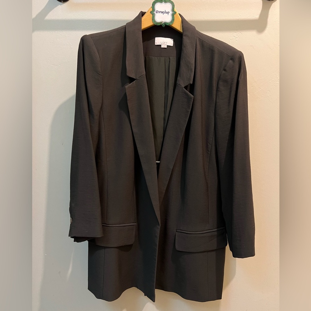 NWOT LOFT Olive Green Open Blazer; long sleeves, lining, and soft lapels.
